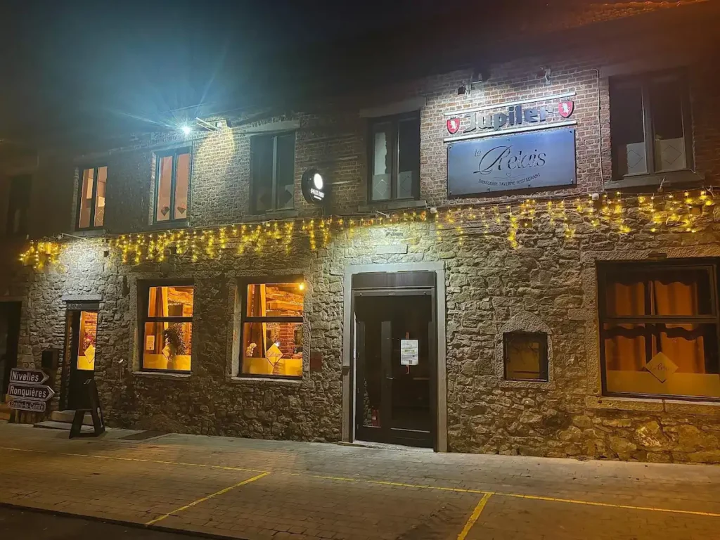 Brasserie située à la Place des Comtes Van der Burch 12